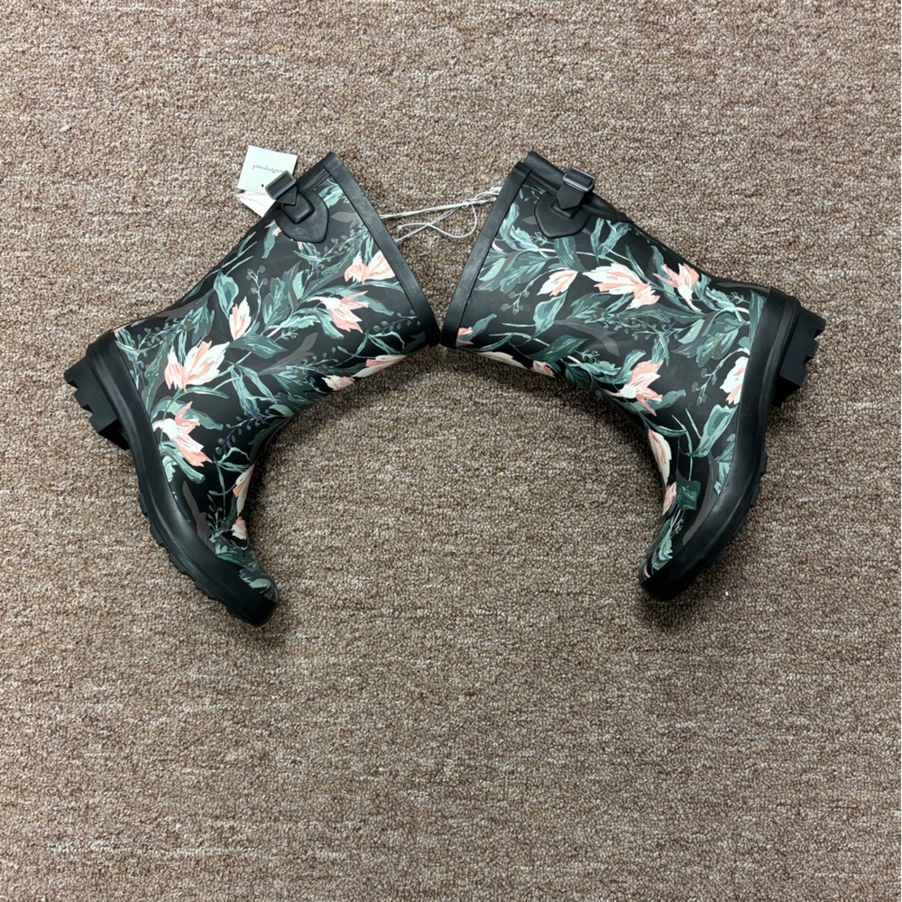 Blossom Splash: Floral Rain Boots for Stylish Showers